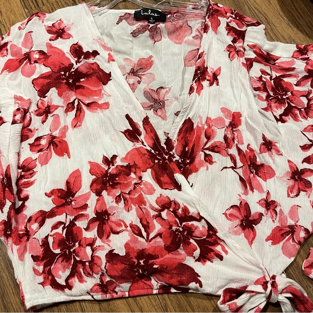 Lulu's Honey Bee Floral Wrap Top - Picture 3 of 7